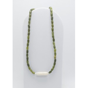 YEŞİM TAŞI & İNCİ KALP ÇAKRA KOLYESİ (Arpa kesim Yeşim - Sakız İnci - Çelik Kapama)